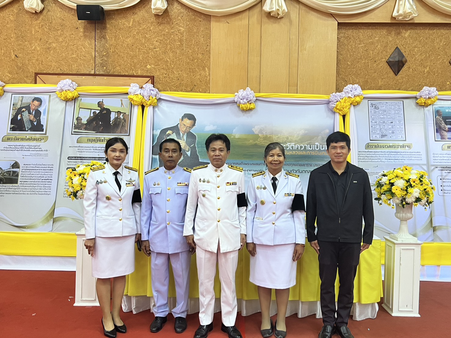 title - ส.ป.ก.ยโสธร ร่วมพิธีวางพานพุ่มดอกไม้สด เนื่องในวันพระบิดาแห่งฝนหลวง ประจำปี พ.ศ.๒๕๖๘